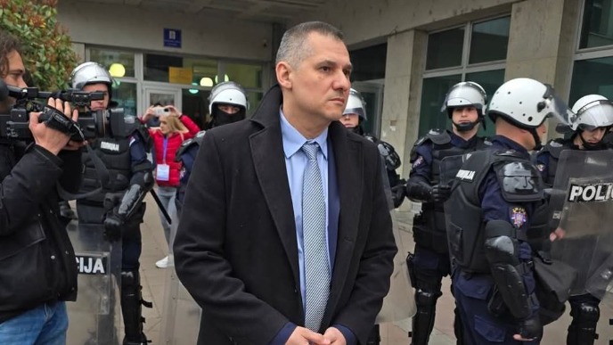 Raspisati izbore u Nišu